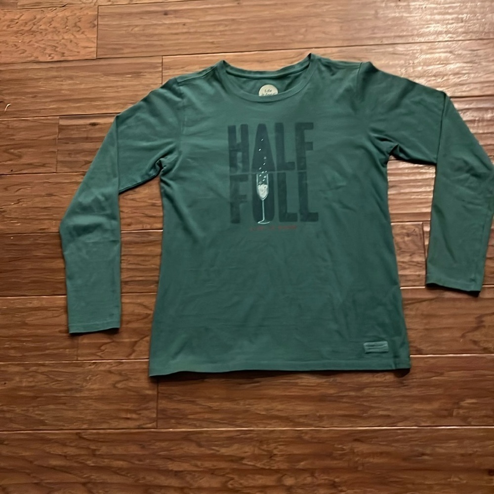 Life is Good Women’s Classic Fit Green Glass is Half Full Shirt Size M
